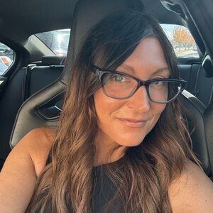 Meet your Posher, Angela